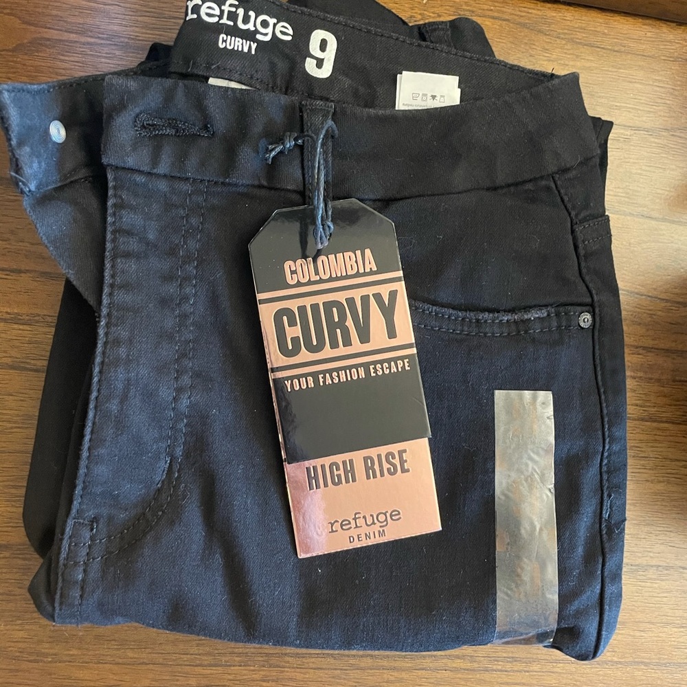 Refuge Colombia Curvy high rise jeans.
